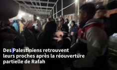 Des Palestiniens retrouvent leurs proches après la réouverture partielle de Rafah