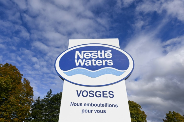 Le procès de Nestlé Waters pour des décharges sauvages de déchets polluants dans les Vosges, a été reporté au mois de novembre 2025 ( AFP / JEAN-CHRISTOPHE VERHAEGEN )