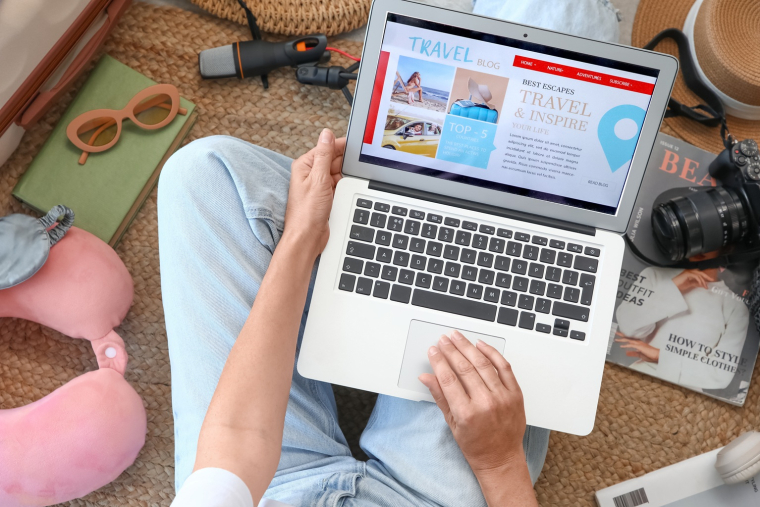 Un assistant IA pour vos vacances, bonne ou mauvaise id&eacute;e ? (cr&eacute;dit: Adobe Stock)