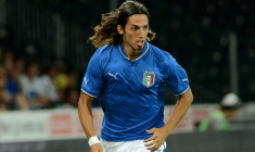 Un international italien maîtrise un incendie