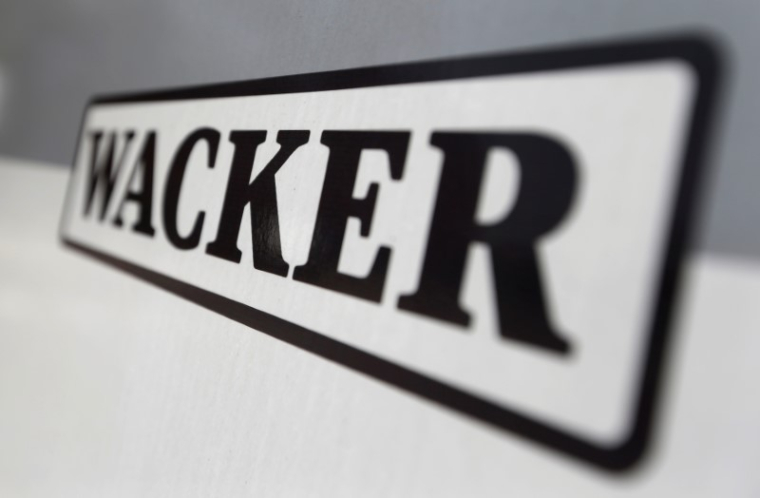 WACKER CHEMIE VOIT SON BÉNÉFICE STAGNER