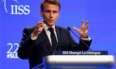 Le président français Emmanuel Macron prononce un discours à l'ouverture du Shangri-La Dialogue Summit à Singapour, le 30 mai 2025 ( AFP / Ludovic MARIN )