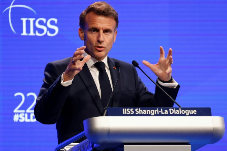 Le président français Emmanuel Macron prononce un discours à l'ouverture du Shangri-La Dialogue Summit à Singapour, le 30 mai 2025 ( AFP / Ludovic MARIN )