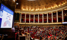 Vote du projet de loi sur l'immigration à l'Assemblée nationale à Paris