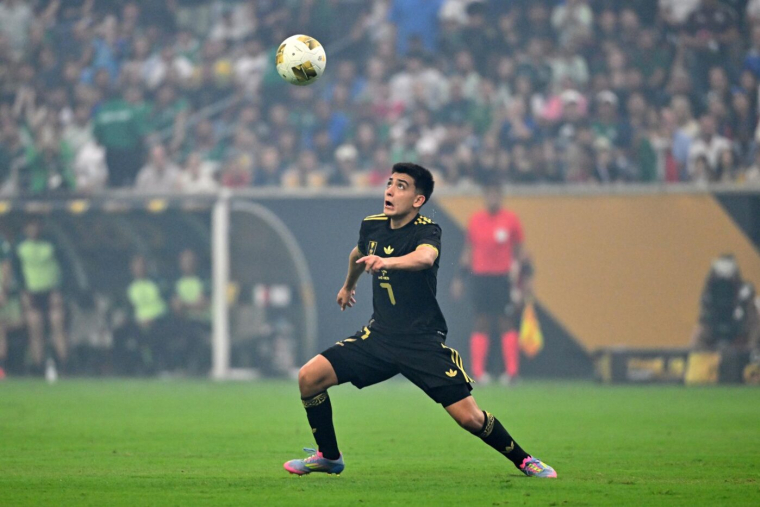 Ce Mexicain pourrait jouer trois coupes du monde en neuf mois