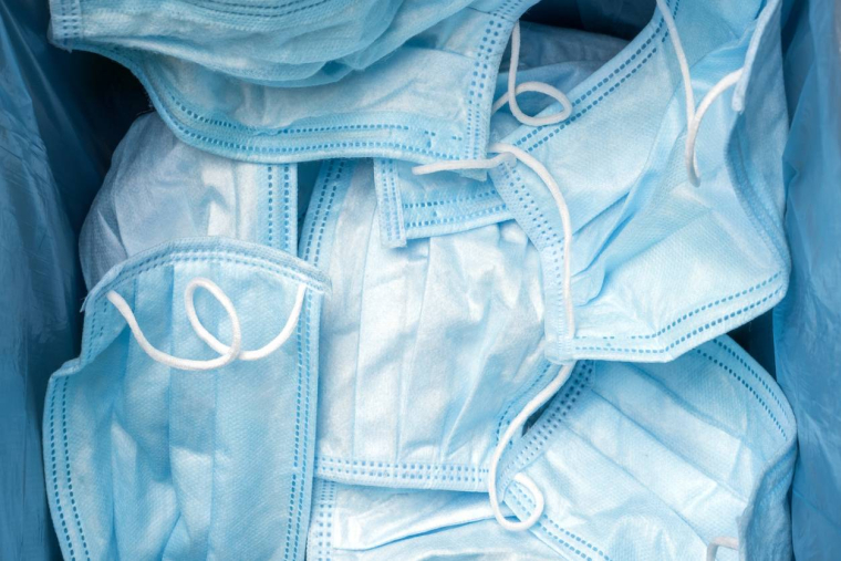 Une entreprise recycle les masques - iStock-Standart