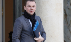 Olivier Dussopt à Paris, le 6 décembre 2023. ( AFP / GEOFFROY VAN DER HASSELT )