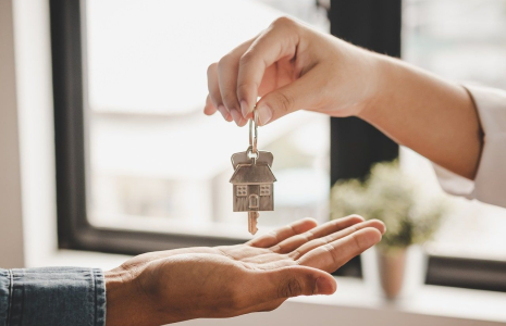 Souscrire son premier prêt immobilier (Crédits photo : Adobe Stock -  )