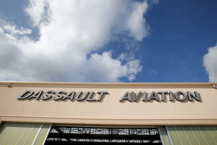 DASSAULT FAIT ÉTAT DE LIVRAISONS DE RAFALE CONFORMES À SES PRÉVISIONS, EN RETRAIT SUR LES FALCON