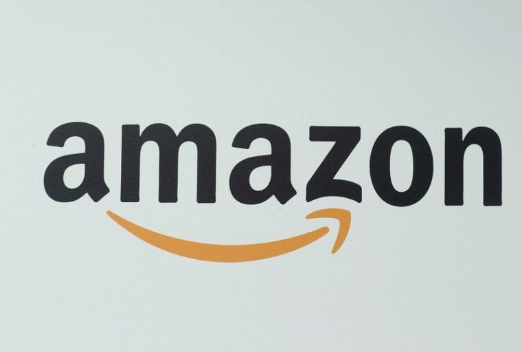 Le logo d'Amazon dans un centre logistique à Mannheim
