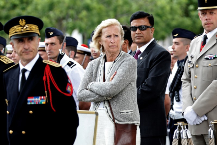 EVELYNE RICHARD QUITTE L'ELYSÉE