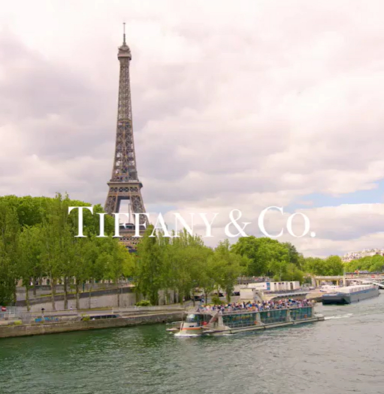 Tiffany dévoile un pop-up store avenue Montaigne. crédit photo : Capture d’écran Instagram @sonia.tiffanypaix