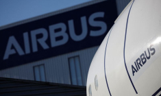 Logo Airbus à l'usine Airbus de Saint-Nazaire