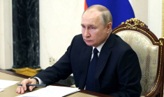 Le président russe Poutine participe à une cérémonie via une liaison vidéo à Moscou