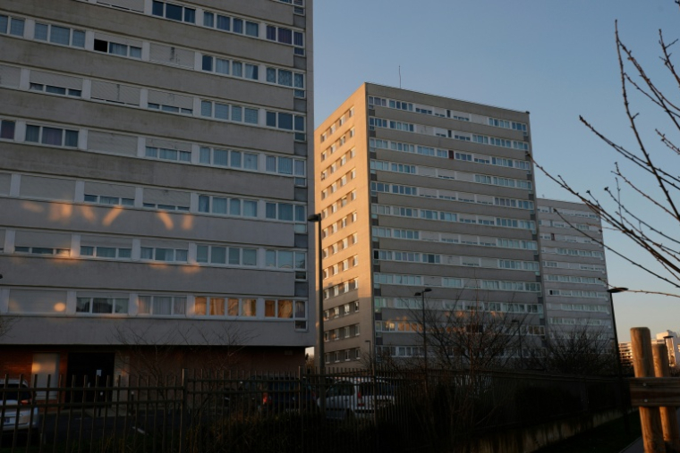 Dans les logements HLM le passage à l'électricité risque de peser sur les locataires ( AFP / Geoffroy Van der Hasselt )