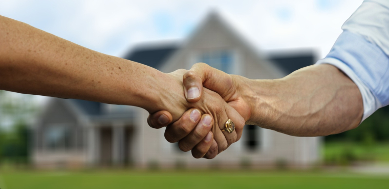 Les villes ont été très actives pour attirer les candidats à l'achat en les accompagnant dans leur transition de vie. (illustration) (Pixabay / geralt)