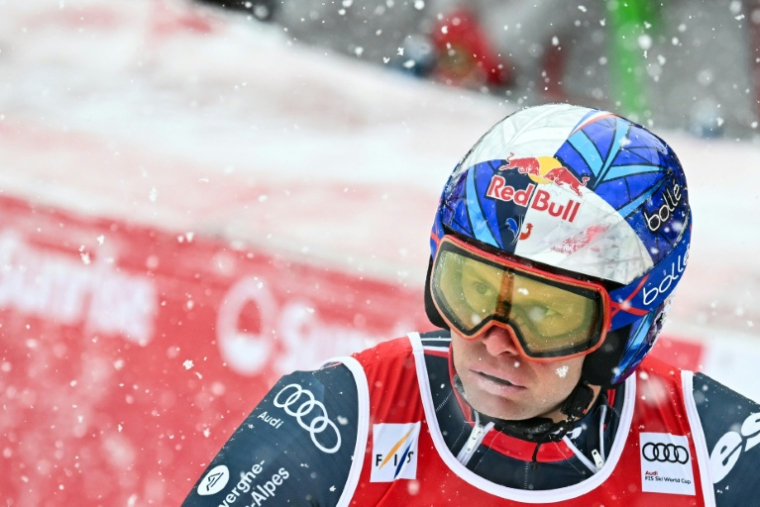 Le skieur français Alexis Pinturault à l'arrivée de la deuxième manche du géant d'Adelboden (Suisse), le 10 janvier 2026 ( AFP / Fabrice COFFRINI )