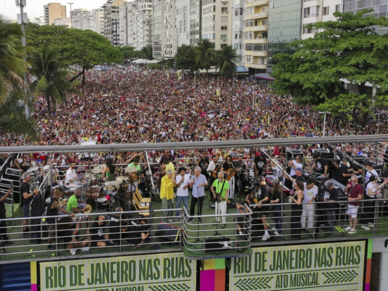 Concert durant une manifestation à Rio de Janeiro contre une proposition de loi sur l'immunité des parlementaires, le 21 septembre 2025 ( AFP / Bruno KAIUCA )