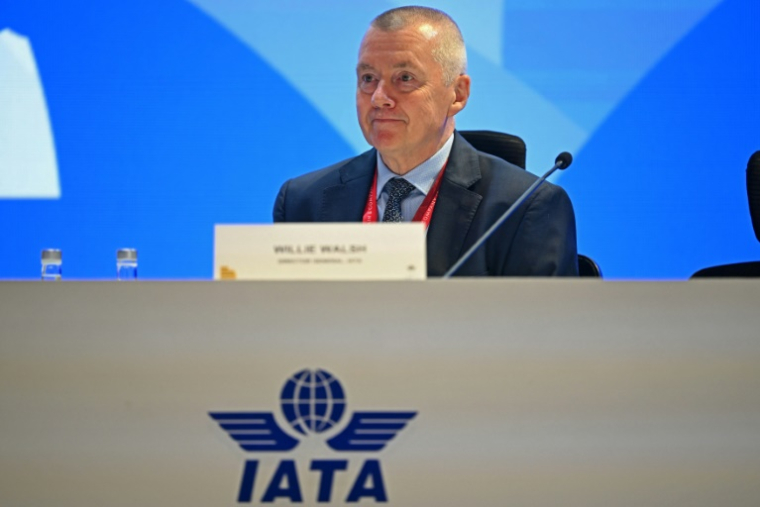 Le directeur général de l'Association internationale du transport aérien (Iata), Willie Walsh, face à des centaines de délégués de son organisation réunis en assemblée générale à New Delhi, le 2 juin 2025 ( AFP / Money SHARMA )