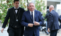 Le Premier ministre François Bayrou arrive à l'hôtel de Matignon, le 2 septembre 2025, à Paris ( AFP / Thomas SAMSON )