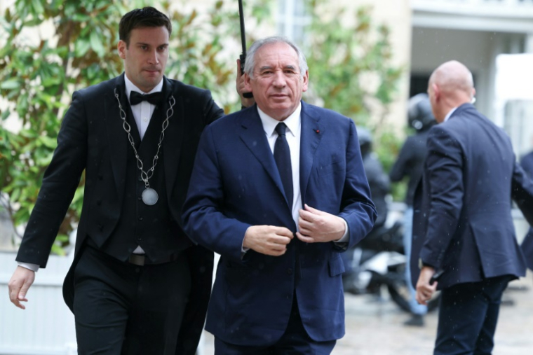 Le Premier ministre François Bayrou arrive à l'hôtel de Matignon, le 2 septembre 2025, à Paris ( AFP / Thomas SAMSON )