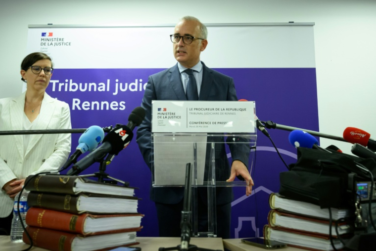 Le procureur de Rennes Frédéric Teillet lors d'une conférence de presse deux jours après la découverte du corps d'un garçon de 11 ans, à Rennes le 26 mai 2026 ( AFP / Loic VENANCE )