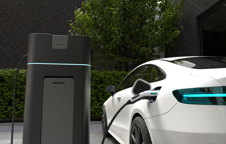 Malgré la position de force de la Chine, l'issue de la compétition technologique autour du véhicule électrique reste incertaine. (Crédits photo : Freepik / use6702302 - )