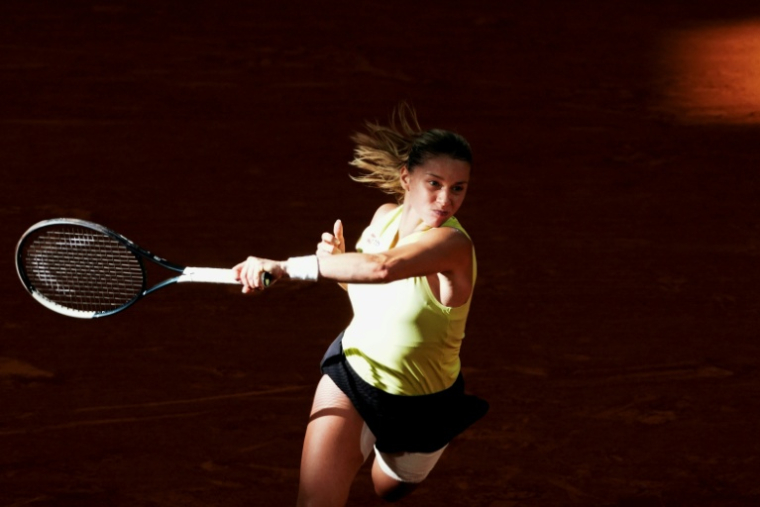 Maja Chwalinska lors de sa victoire en demi-finale de Roland-Garros face à la Russe Diana Shnaider le 4 juin 2026. Inconnue il y a trois semaines, la Polonaise est passée de l'ombre à la lumière ( AFP / Dimitar DILKOFF )