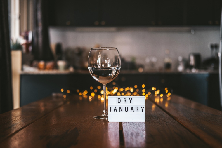 La consommation annuelle d'alcool pur, par habitant de 15 ans et plus, est de 11,7 litres. (crédit : Adobe Stock)