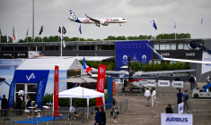 Un Airbus A321 XLR en plein attérissage lors du salon du Bourget, le 19 juin 2023. ( AFP / EMMANUEL DUNAND )