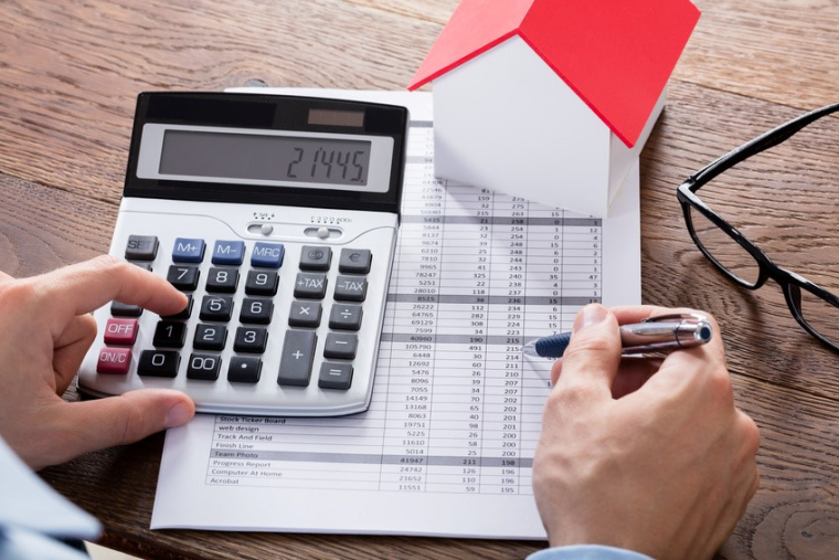La baisse historique des taux d'intérêt et l'allongement de la durée des prêts a facilité ces dernières années l'accès au crédit immobilier (Crédit photo: Fotolia)