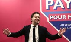 Benoît Payan, maire sortant de Marseille et candidat à sa réélection, célèbre sa victoireau 2etour des municipales à Marseille, le 22 mars 2026 dans les Bouches-du-Rhône ( AFP / Thibaud MORITZ )