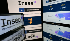 Des écrans affichant le logo de l’Institut national de la statistique et des études économiques (INSEE) à Toulouse, le 8 septembre 2025 ( AFP / Lionel BONAVENTURE )