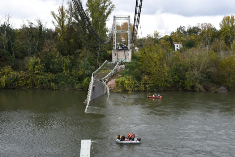 Le pont suspendu de Mirepoix sur Tarn entre Mirepoix et Beissières, effondré le 18 novembre 2019 près de Toulouse ( AFP / ERIC CABANIS )