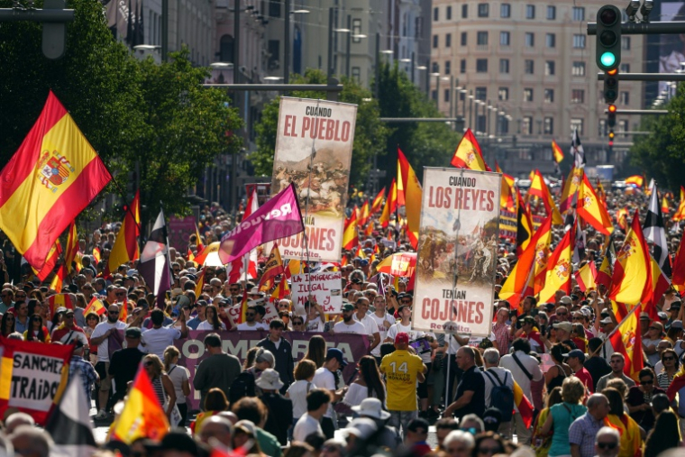 Une manifestation contre la gestion par le gouvernement espagnol de l'afflux de migrants à Ceuta, à Madrid, le 26 septembre 2026 ( AFP / OSCAR DEL POZO )