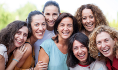 Globalement, les femmes restent en 2024 plus prudentes que les hommes quand il s’agit de gérer leurs finances.  (source : Adobe Stock)