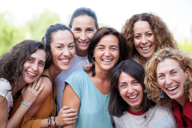 Globalement, les femmes restent en 2024 plus prudentes que les hommes quand il s’agit de gérer leurs finances.  (source : Adobe Stock)