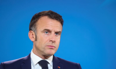 Le président français Emmanuel Macron assiste à une conférence de presse à Bruxelles