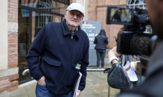 Jean-Paul, un agriculteur à la retraite de 74 ans, accusé d'avoir écrasé un œuf sur la tête de Jordan Bardella, devant le tribunal correctionnel de Montauban le 9 janvier 2026 ( AFP / Valentine CHAPUIS )