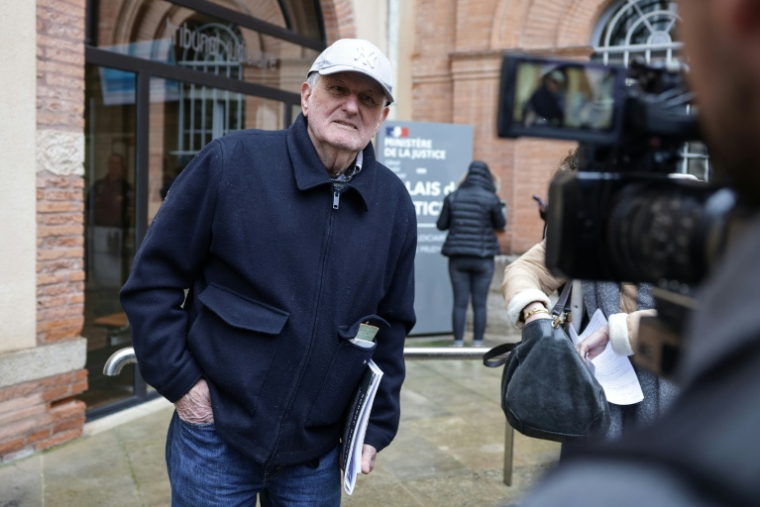 Jean-Paul, un agriculteur à la retraite de 74 ans, accusé d'avoir écrasé un œuf sur la tête de Jordan Bardella, devant le tribunal correctionnel de Montauban le 9 janvier 2026 ( AFP / Valentine CHAPUIS )