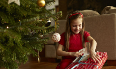 Voici nos astuces pour faire plaisir à vos enfants sans (trop) grever votre budget. crédit photo : Getty Images