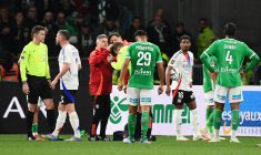 Le derby interrompu après un jet de projectile sur un arbitre assistant