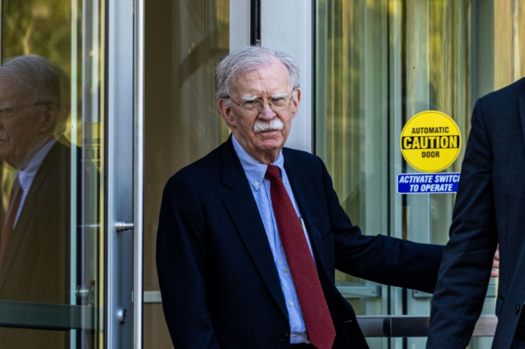 L'ancien conseiller américain à la sécurité nationale John Bolton sort du tribunal fédéral de Greenbelt, aux Etats-Unis, le 17 octobre 2025 ( GETTY IMAGES NORTH AMERICA / Alex Kent )