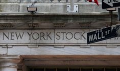 Vue de l'entrée de Wall Street de la Bourse de New York à New York