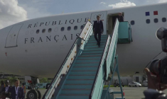 Emmanuel Macron arrive au Kenya, reçu par le président William Ruto