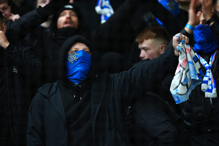 Des bagarres en tribunes à Old Trafford