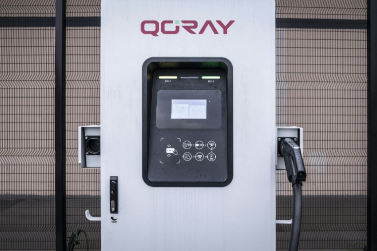 Une borne de recharge électrique publique près de Lagos le 3 juin 2026, au Nigeria ( AFP / Temiloluwa Johnson )