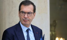 Le ministre du Travail Jean-Pierre Farandou à la sortie de l'Elysée, le 14 octobre 2026 à Paris ( AFP / Ludovic MARIN )