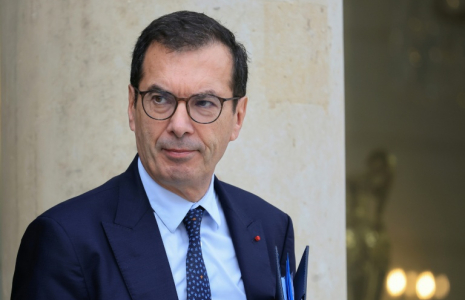 Le ministre du Travail Jean-Pierre Farandou à la sortie de l'Elysée, le 14 octobre 2026 à Paris ( AFP / Ludovic MARIN )