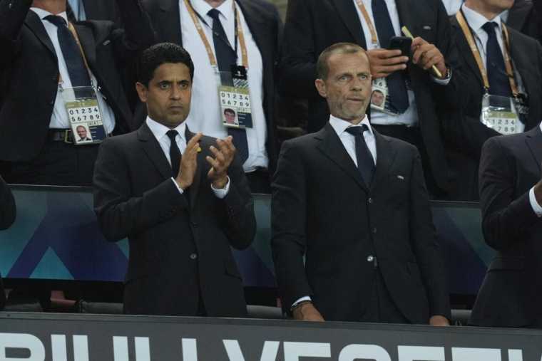 Une banderole pour la paix déployée par l'UEFA